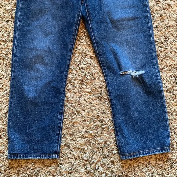 Levi’s 501 High Rise Rip Knee Straight Leg Crop
